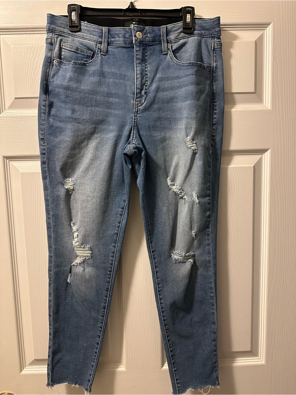Women’s LuLaRoe Light Blue Distressed Skinny Jeans - Size 32
